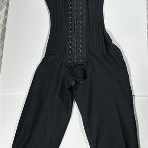 2032 meli belt hourglass design black size 2xs pre-owned